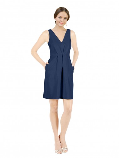 Blu marino scuro Linea A Scollatura a V Al ginocchio Raso Corto Abiti da damigella donore / Abiti da cocktail Outlet