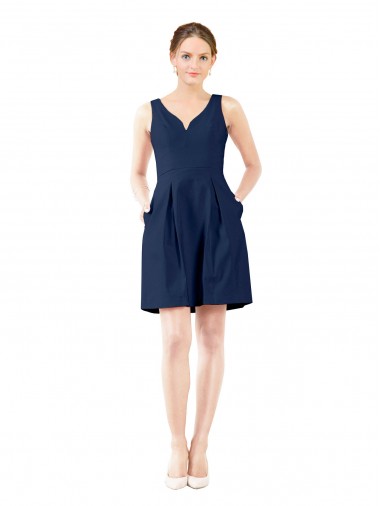 Blu marino scuro Linea A Scollatura a V Al ginocchio Raso Corto Abiti da damigella donore / Abiti da cocktail Outlet